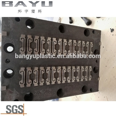 Injection Mold Put In Nylon Thermal Barrier Strip Extruding Machine